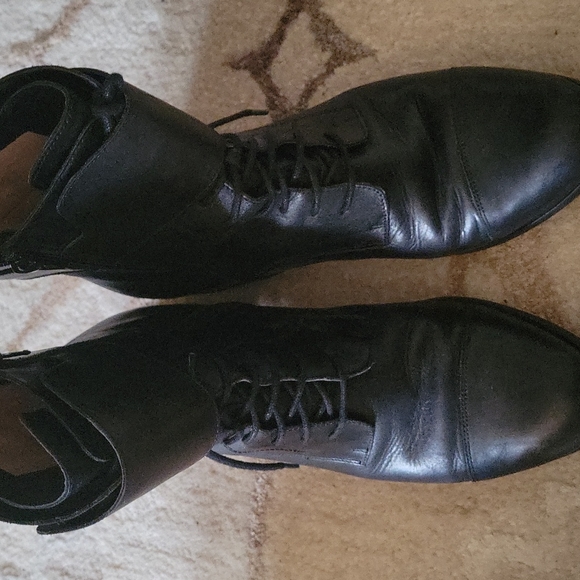 Saks Fifth Avenue Shoes | Gray Saks Fifth Avenue Black Leather Lace-Up Ankle Boots | Color: Black | Size: 9.5 | Pmsmith23's Closet